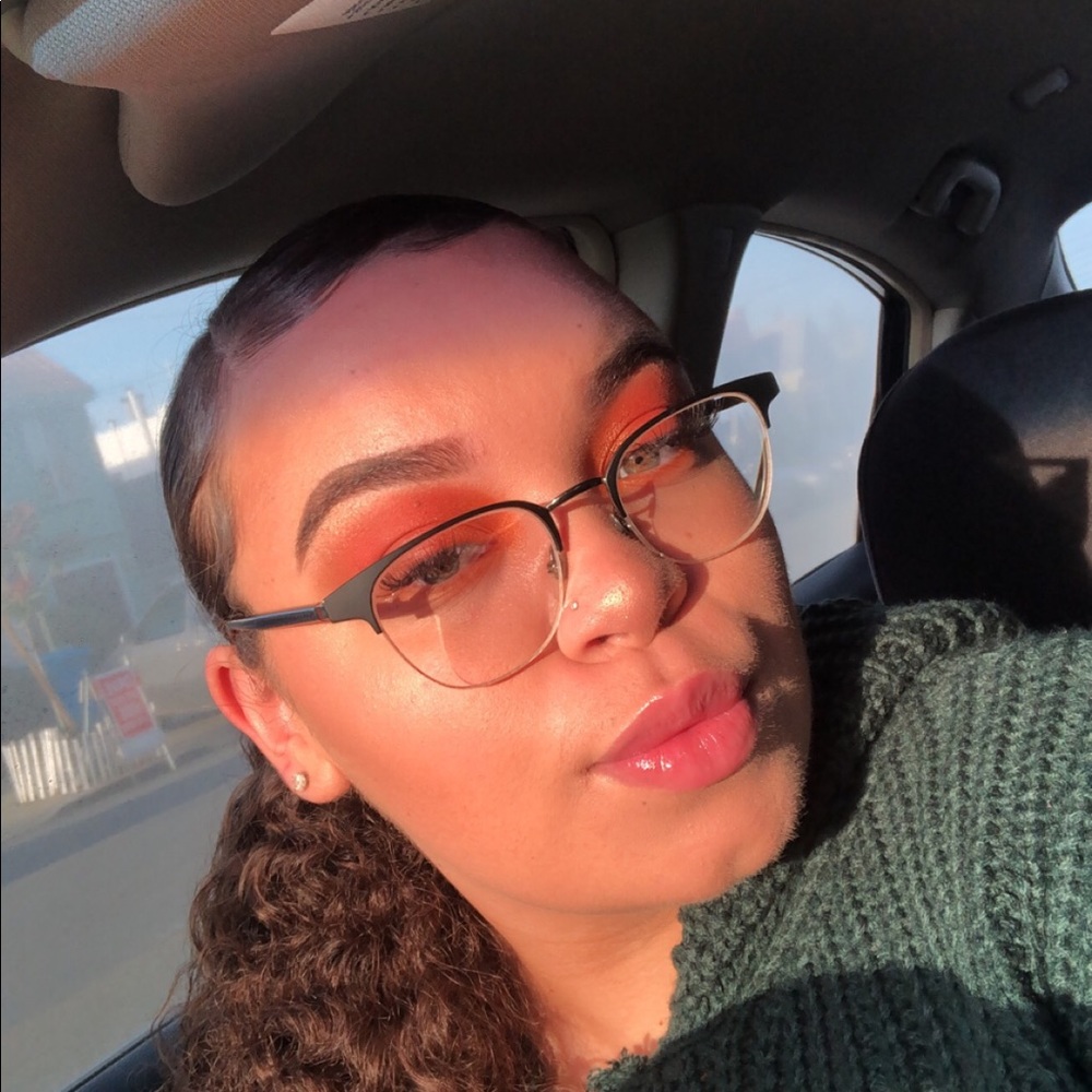 Meet your Posher, Alexus